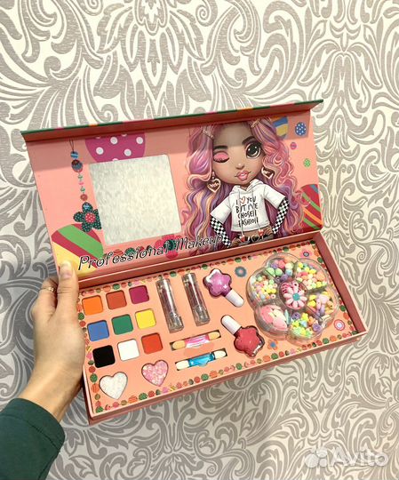 Набор косметики + бусинки для рукоделия