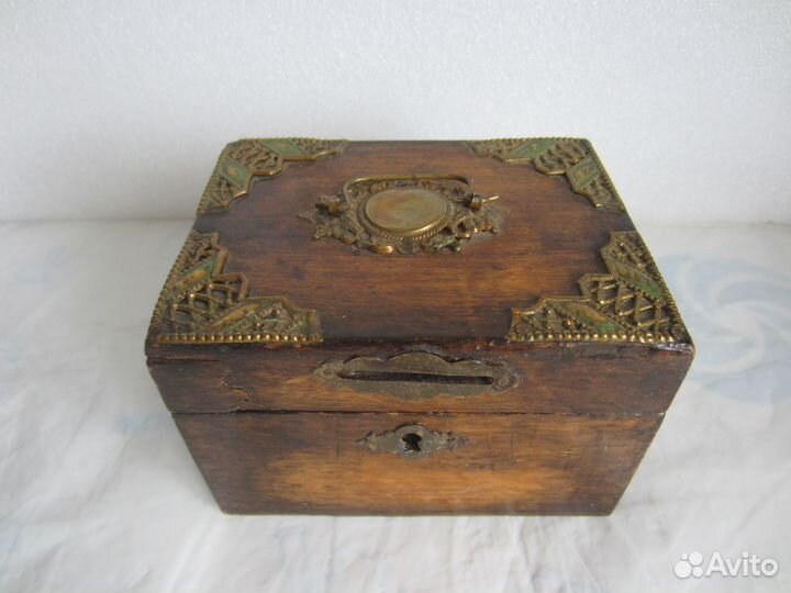 Старинная деревянная шкатулка, сундучок Дерево