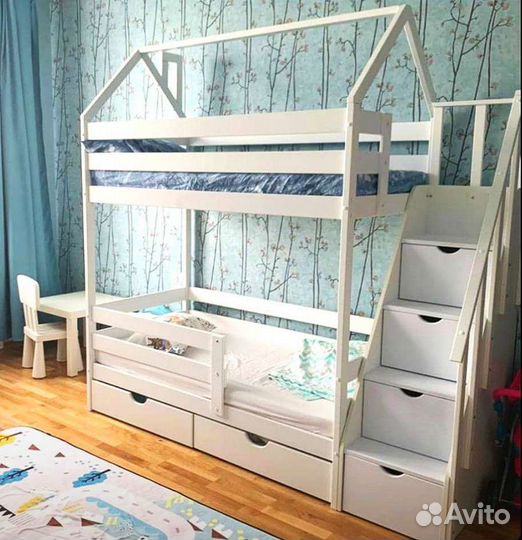 Кровать двухъярусная в наличии белая с комодом