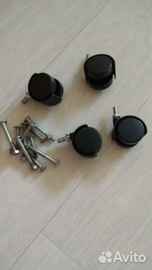 Детская кроватка с маятником