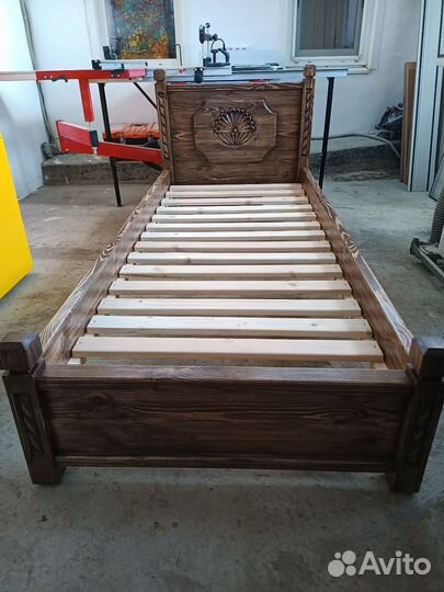 Кровать резная под заказ.Массив