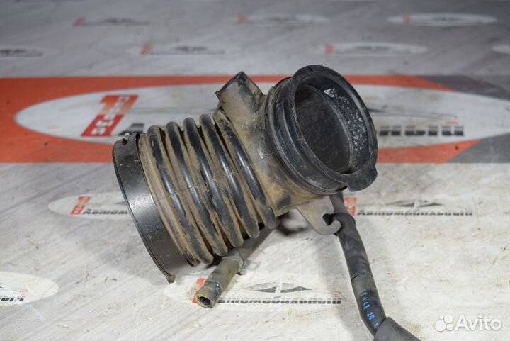 Патрубок воздушного фильтра c Mazda MPV lwfw AJ-DE