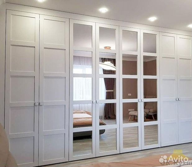 Книжный шкаф