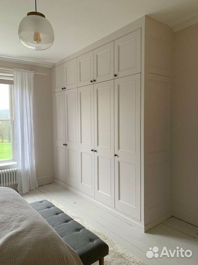 Современный распашной шкаф