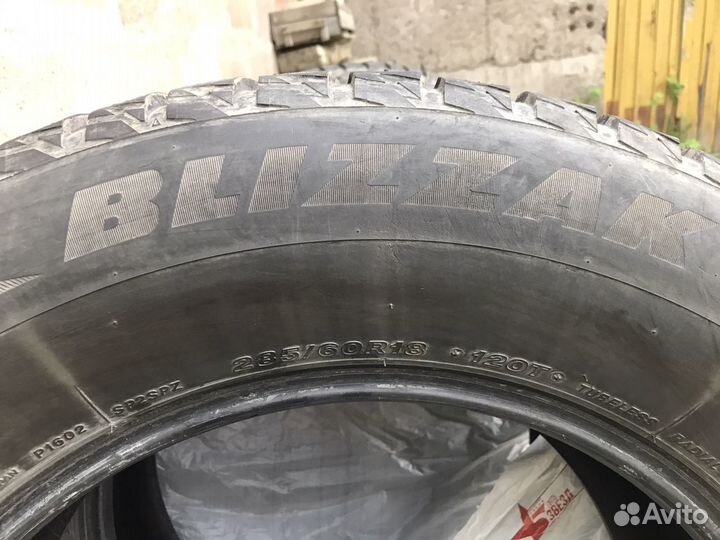 Bridgestone Blizzak Spike-02 285/60 R18 120T