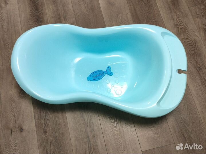 Ванночка для купания новорожденного и термометр
