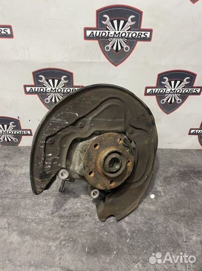 Задний поворотный кулак левый Audi A8 d4
