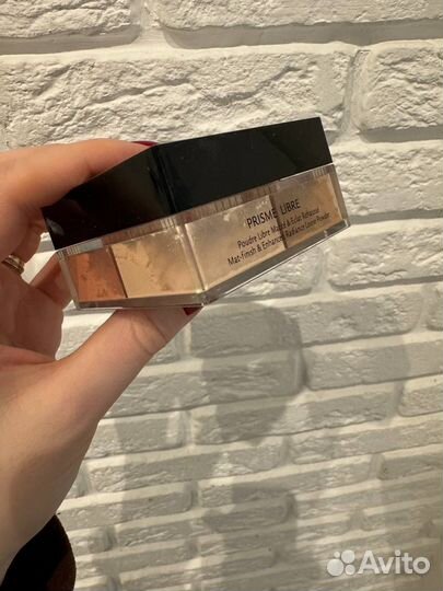 Пудра Givenchy Prisme Libre оттенок 1 и 3
