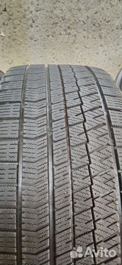 Bridgestone Blizzak VRX2 255/40 R19 100