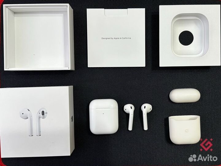 AirPods with Wireless Charging Case