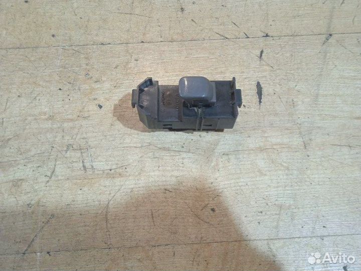 Кнопка стеклоподъемника передняя левая Toyota