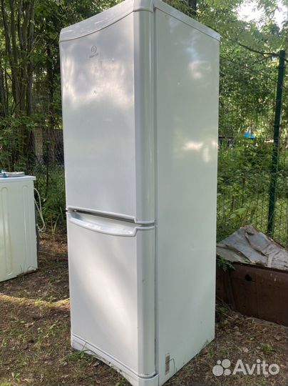 Холодильник Indesit