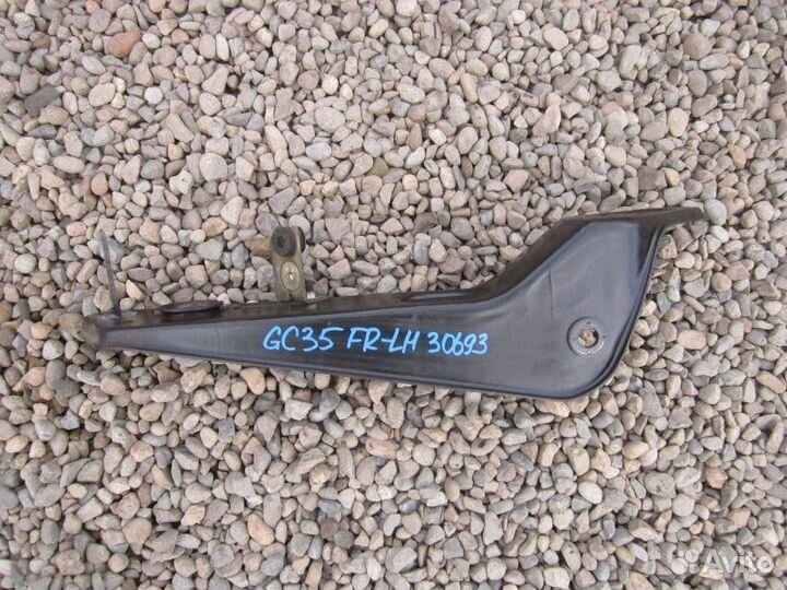 Крепление рычага переднее левое Nissan Laurel GC35