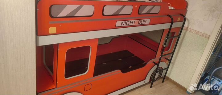 Детская двухъярусная кровать автобус с лесницей