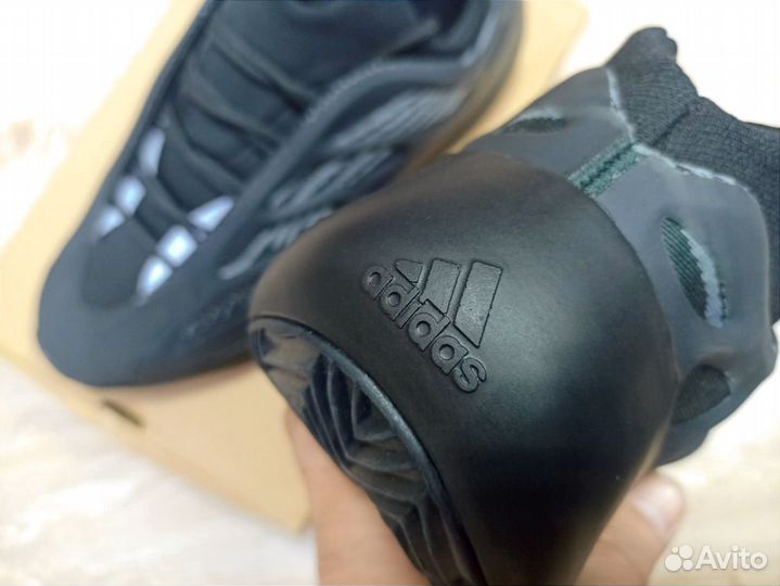 Кроссовки Adidas Yeezy Boost 700 v3