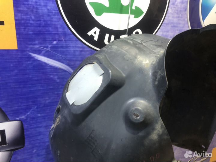 Подкрылок передний skoda rapid Прав