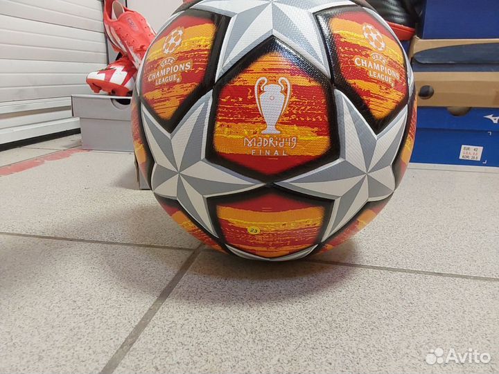 Футбольный мяч