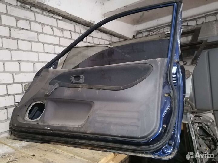 Дверь передняя правая mitsubishi colt 5