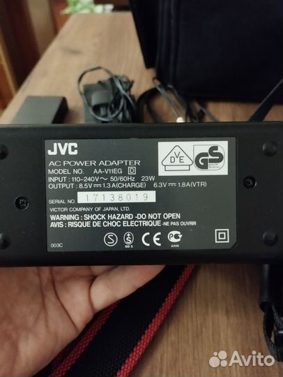Видеокамера JVC compact GR—AX210