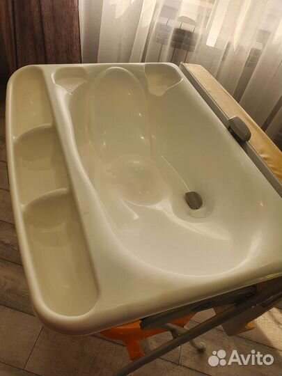 Ванночка для купания с пеленальным столиком