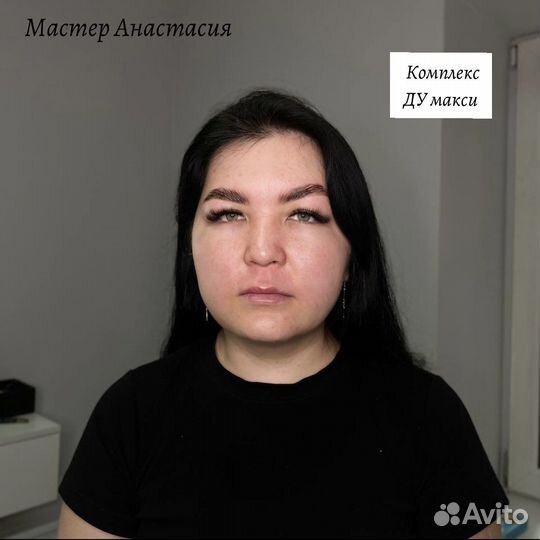 Модель на брови