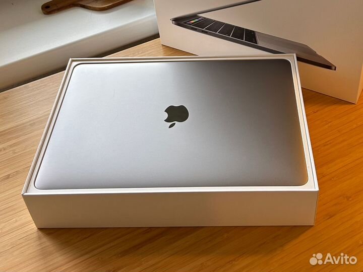 Apple Macbook Pro 13 (8GB, 512GB SSD)