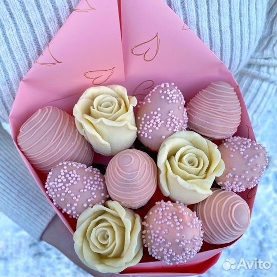 Клубника в шоколаде букет с шоколадными розами