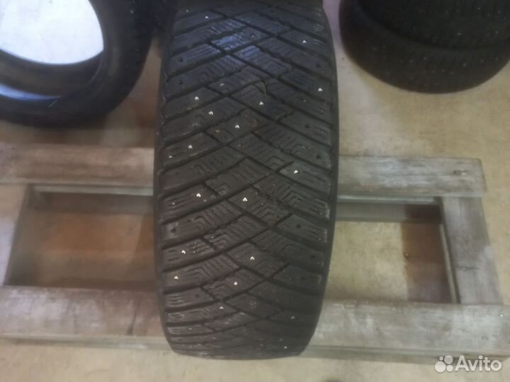 Goodyear Ultragrip Ice Arctic 225/45 R17