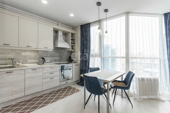 3-к. квартира, 83 м², 13/18 эт.