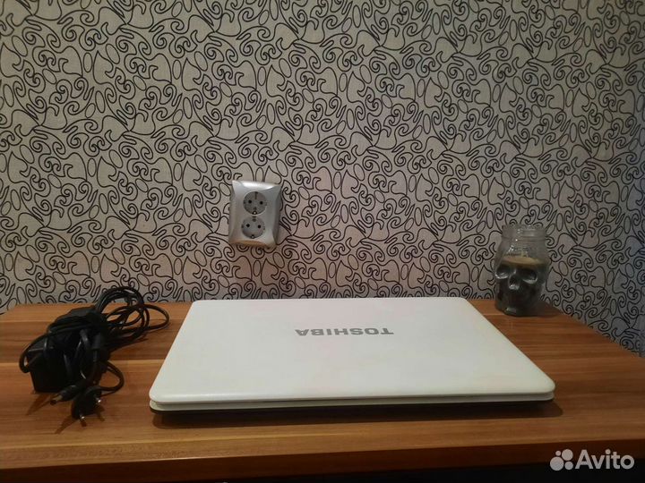 Мегамощный Toshiba 17.3/SSD/8gb озу/Видеокарта/i3