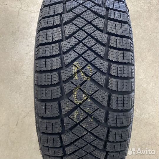 Pirelli Ice Zero FR 215/55 R17 98H