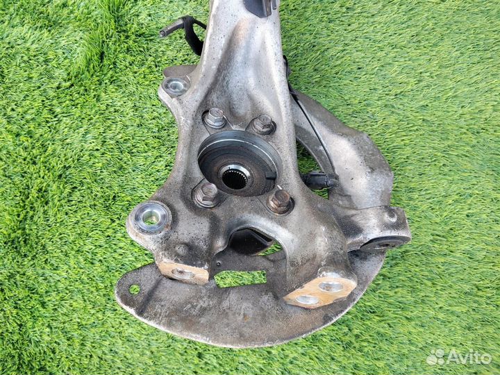 Ступица передняя левая Lexus Ls600Hl UVF46 2UR-FSE