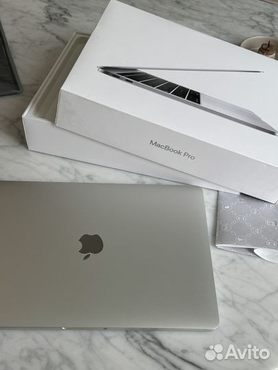 Macbook pro 13 2017 256gb