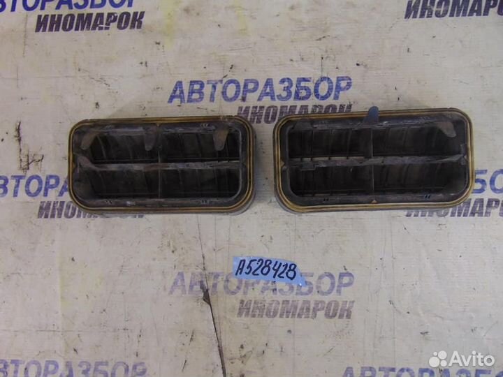 Решетка вентиляционная для Peugeot 300 308 2007