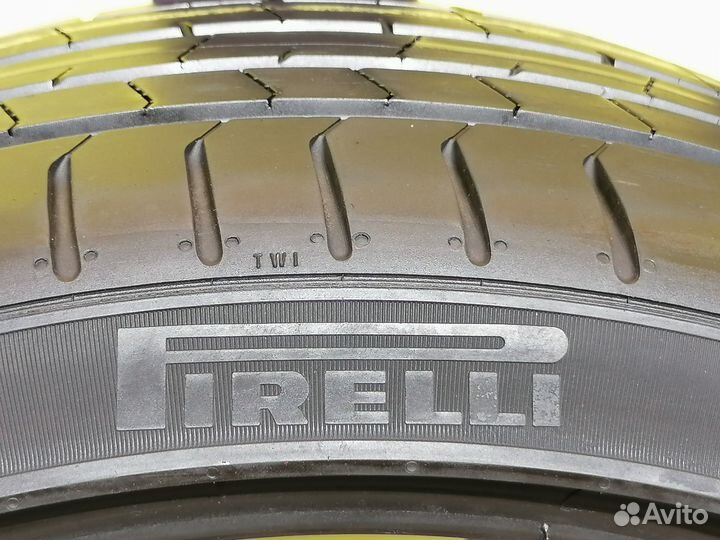 Pirelli P Zero PZ4 235/35 R19