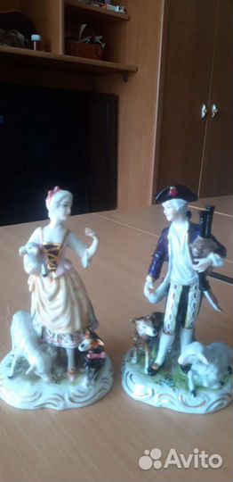 Фарфоровая винтажная статуэтка