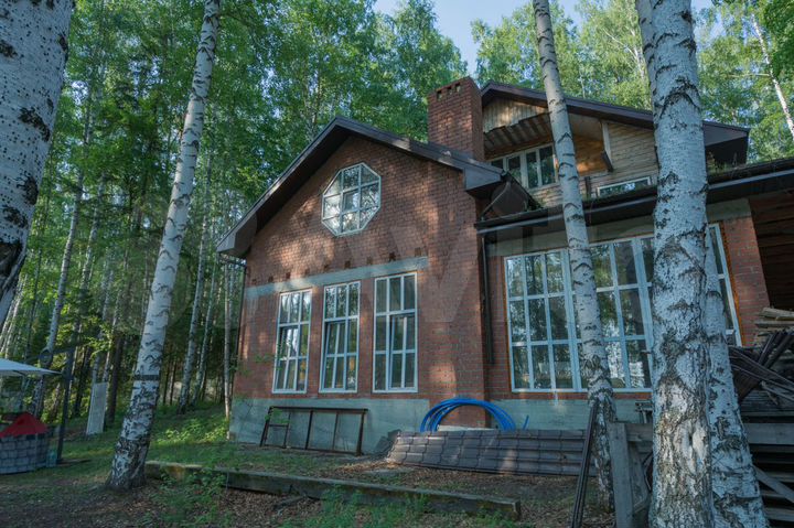 Коттедж 400 м² на участке 4 сот.