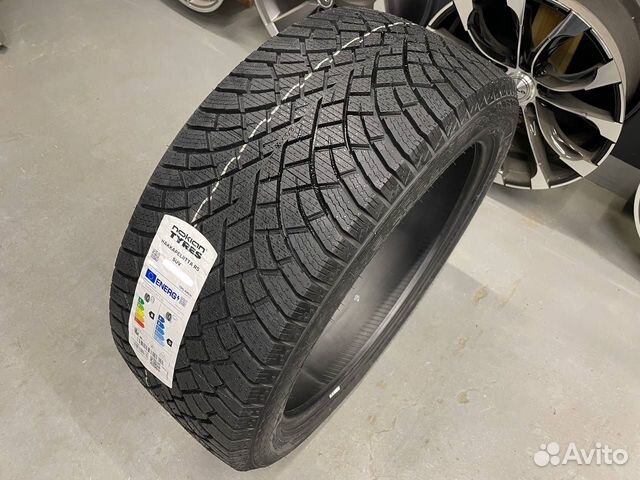 Nokian Tyres Hakkapeliitta R5 255/55 R20 110R