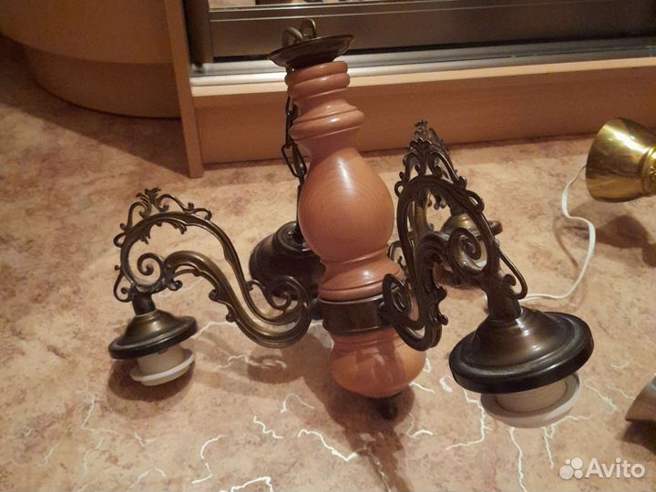 2 люстры с плафонами