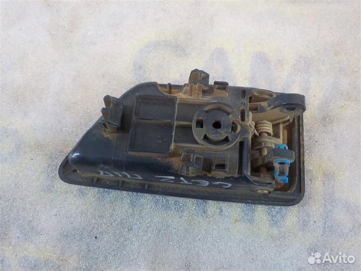 Ручка двери внутренняя правая Hyundai Getz 2002-2