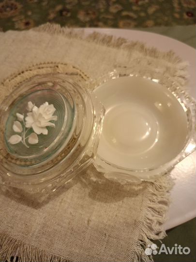 Пудреница, шкатулка