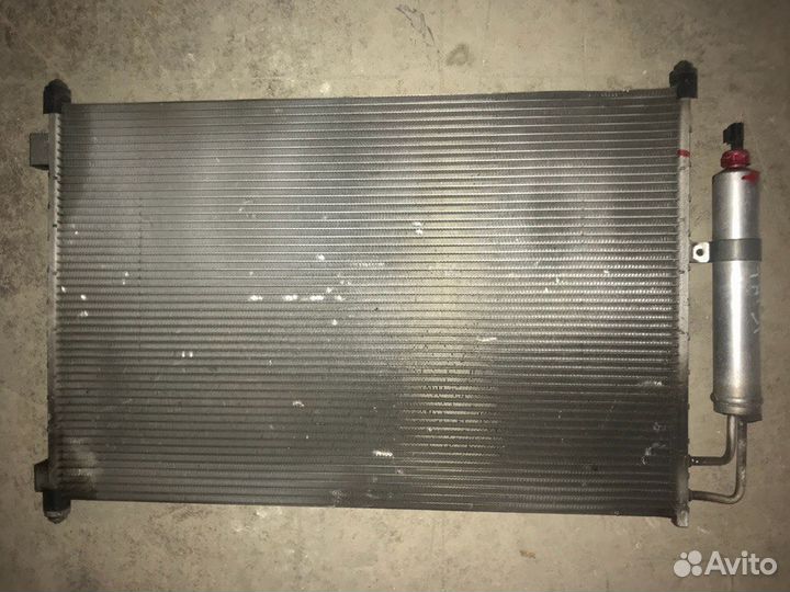 Радиатор на Xtrail 2010г