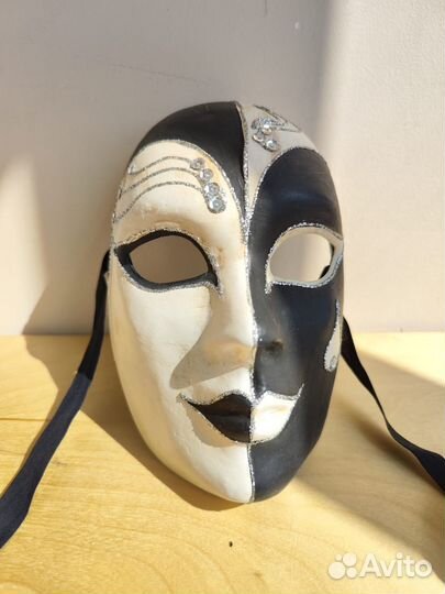 Венецианская маска. Сувенир из Италии