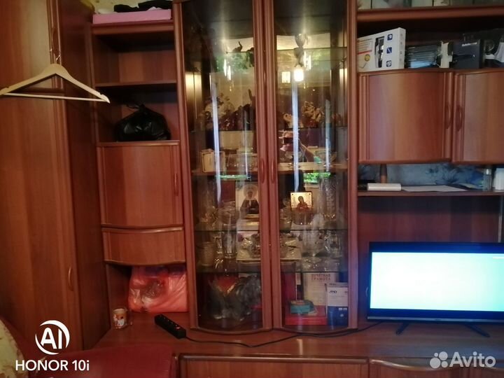 Стенка.,стол, диваны