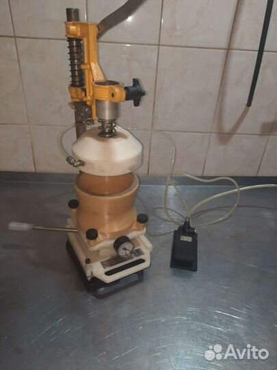 Укупорщик винтовыми крышками типа Твист-Офф