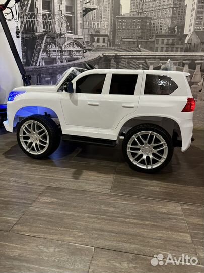 Электромобиль Lexus 570 полный привод, пульт