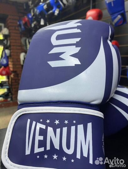 Боксерские перчатки Venum