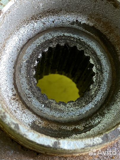 Кулак передний правый Renault Symbol