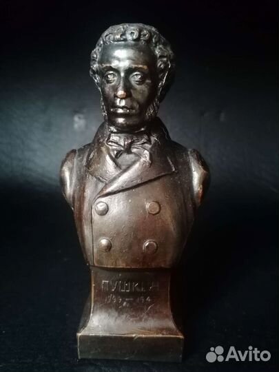 Бюст пушкина шпиатр