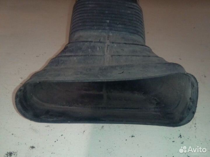 Заборник воздуха Volkswagen Passat B3